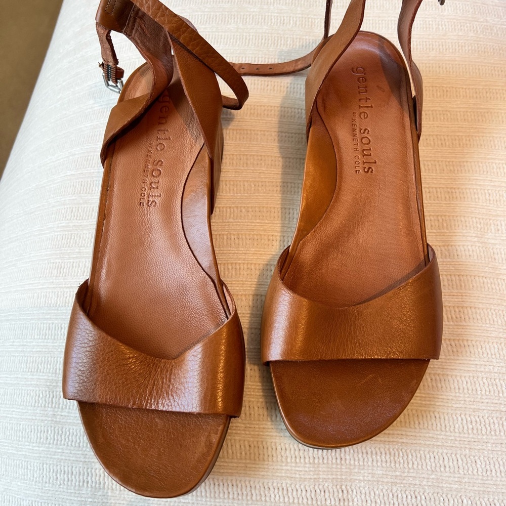 Gentle Souls Women's Tan Leather wedge sandals